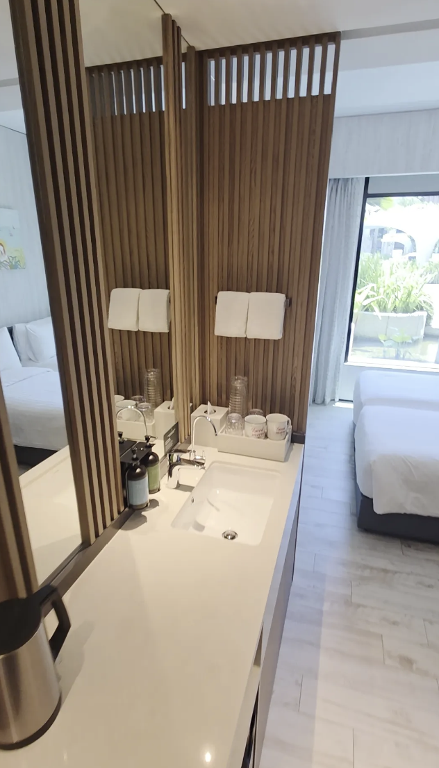 village hotel sentosa theft